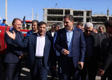 بازدید مهندس جعفرپور از تجهیزات توسعه فیبرنوری و انعقاد قرارداد با پیمانکاران