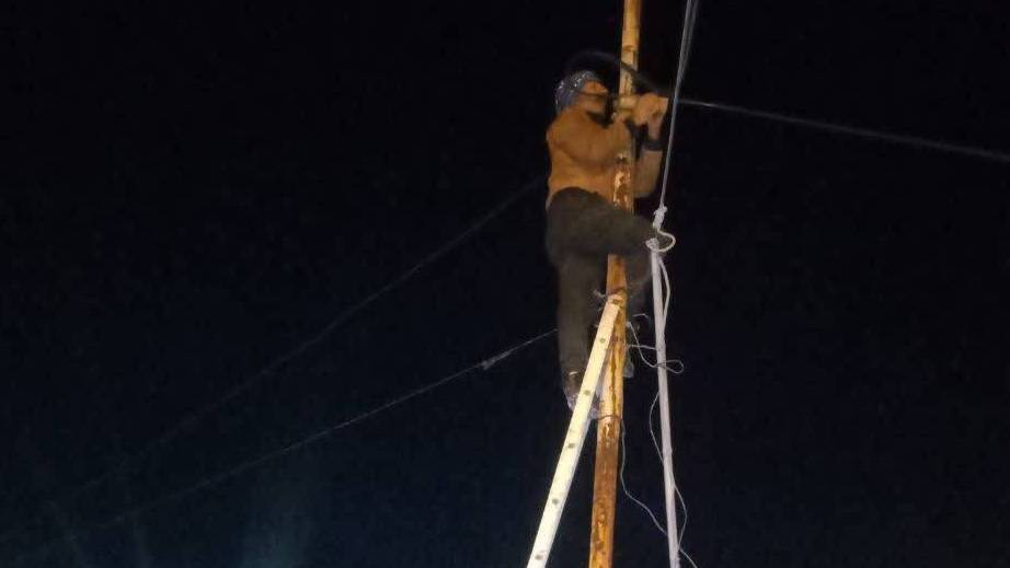 بازگشت سریع ارتباطات روستای گلکویه از توابع شهرستان زرین‌دشت با تلاش شبانه‌روزی تیم‌های فنی مخابرات