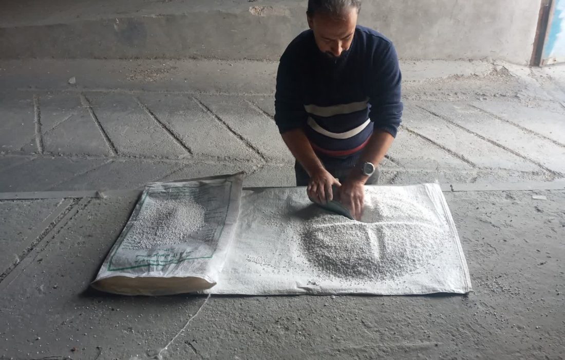 نمونه‌برداری پارت ۵۱ کود سولفات پتاسیم گرانول تولید «صنعت پتاس آسیا» در انبار سازمانی فارس