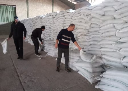 نمونه‌برداری پارت ۶۴ کود سولفات پتاسیم گرانول تولید «صنعت پتاس آسیا» در انبار سازمانی فارس