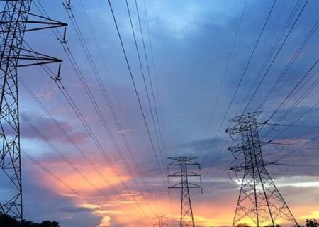 انجام عملیات نیرورسانی برق به ۳۰ روستای شیراز/ افتتاح ۴ نیروگاه تجدیدپذیر