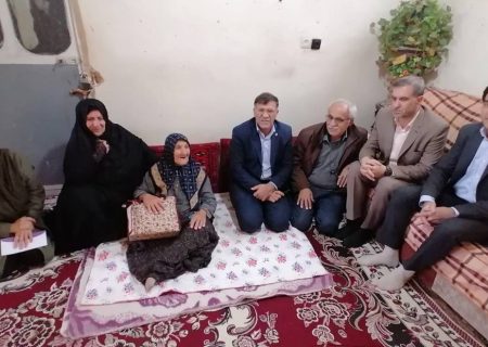 دیدار مدیر مخابرات منطقه فارس با خانواده شهدای مخابراتی