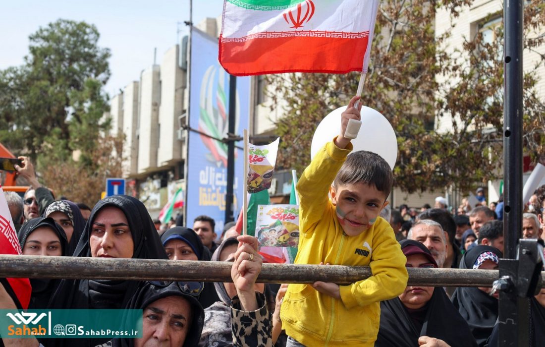 گزارش تصویری | جشن مردم شیراز در سالروز پیروزی انقلاب اسلامی ایران ۱۴۰۴-۱