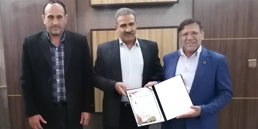 تقدیر فرمانده پدافند هوایی شیراز از مدیر مخابرات منطقه فارس